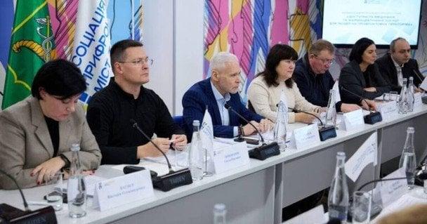«Не просто гарантувати, а забезпечити реальну можливість лікуватися»: Терехов представив рішення для підвищення доступності медичної допомоги та ліків для людей