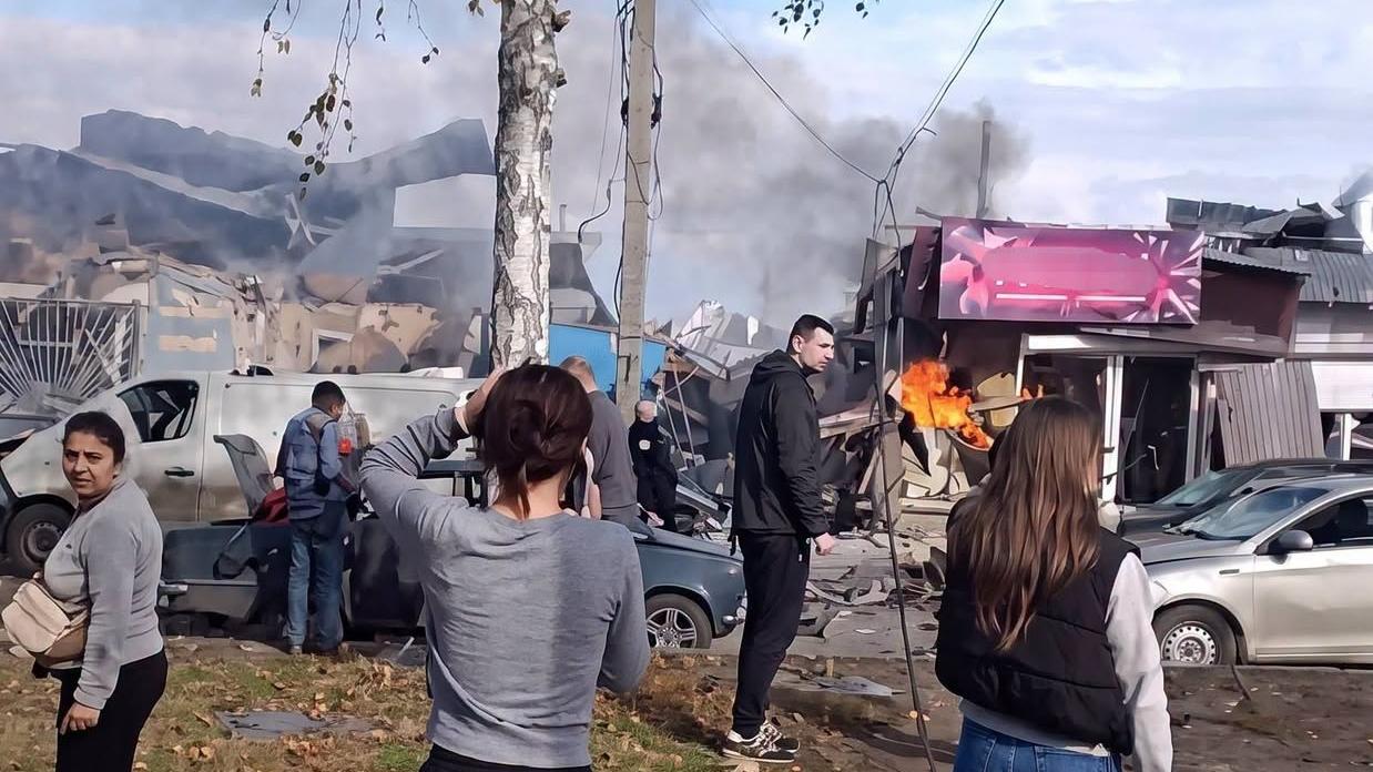 Окупанти вдарили по ринку в Лозовій на Харківщині: 2 загиблих, 34 поранених