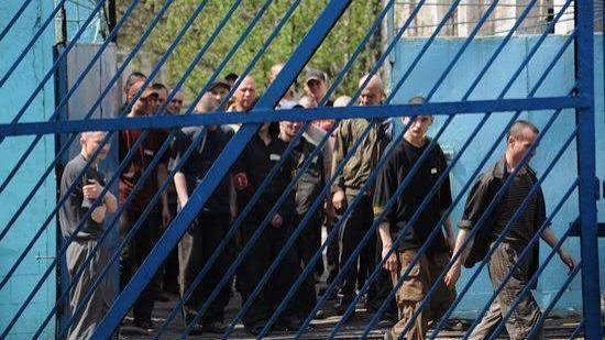 З окупованої Макіївки загарбники вивозять в Росію українських полонених – ЗМІ
