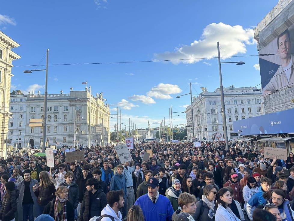 Десятки тисяч студентів в Австрії протестували заради кращого фінансування університетів