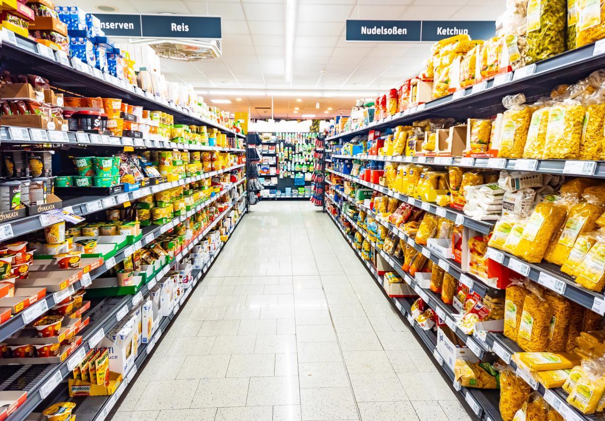 Росія завалює українські супермаркети своїм продуктом під "чужим прапором", – експерт